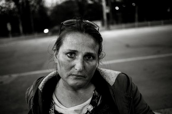 une portrait de femme en noir et blanc