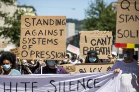 2020年6月1日在苏黎世举行的“黑人的命也是命”抗议活动。