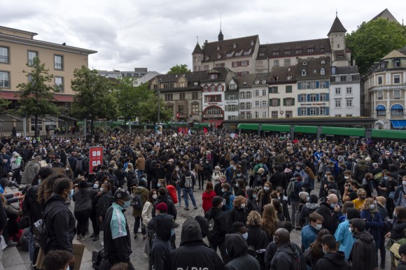 demonstration of people in basel