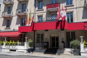 ジュネーブの歴史的な五つ星ホテル「ル・リシュモン」の従業員たちは、新型コロナで解雇の危機にある