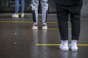 تم تقليص مسافة الأمان الاجتماعي في سويسرا من مترين إلى 1.5 متر  بدءاً من يوم الاثنين.