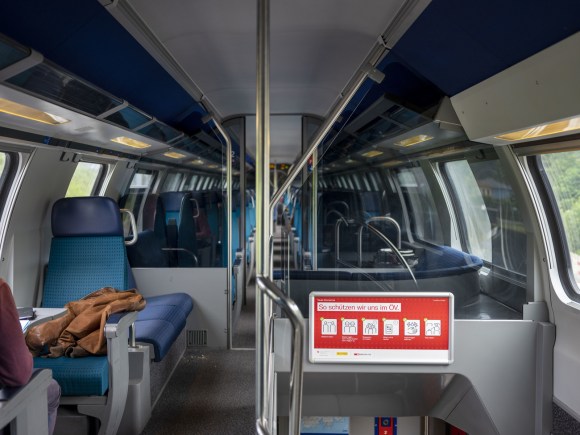 瑞士火车的乘客人数已在缓慢增长，就乘客人数占正常运载能力的比例而言，目前地区内列车约为55%，而城际列车约为45%。