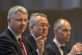 Severin Schwan (left) at a Roche shareholders meeting