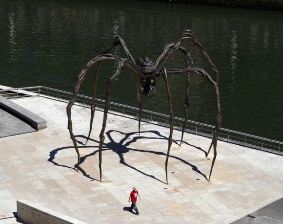 Escultura de una araña gigante
