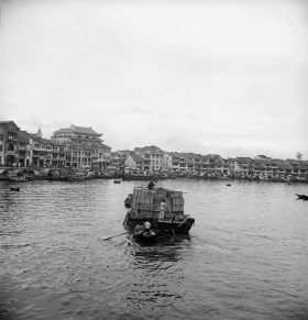 photo d un port en noir et blanc