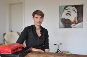 Claudine Esseiva in ihrer Wohnung in Bern.