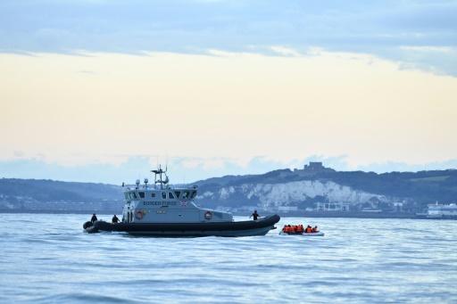 عندما يصبح الأمل بحياة أفضل معلقا على عبور بحر المانش Swi Swissinfo Ch