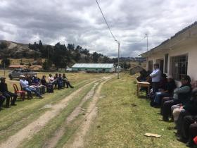 Asamblea en una comunidad peruana