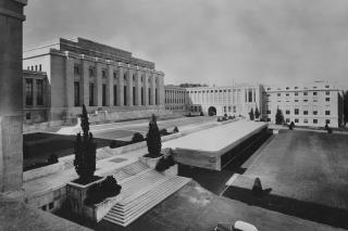 1958年のパレ・デ・ナシオン。建築家オスカー・ニーマイヤーやル・コルビュジエらが設計し、1951年に発足したニューヨークの国連本部とは対照的なネオクラシカル様式の建物
