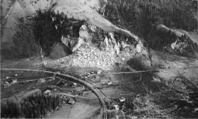 Vista aérea del cráter provocado por la explosión