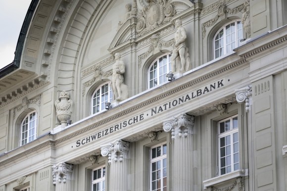 Fachada del Banco Nacional de Suiza