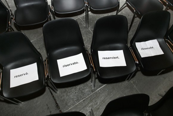 Chairs with note in each of the four Swiss national languages