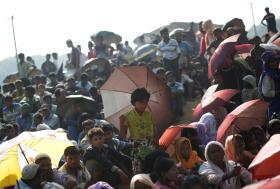 Flüchtlinge am Warten