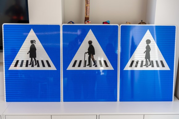 Alternative street signs for pedestrians