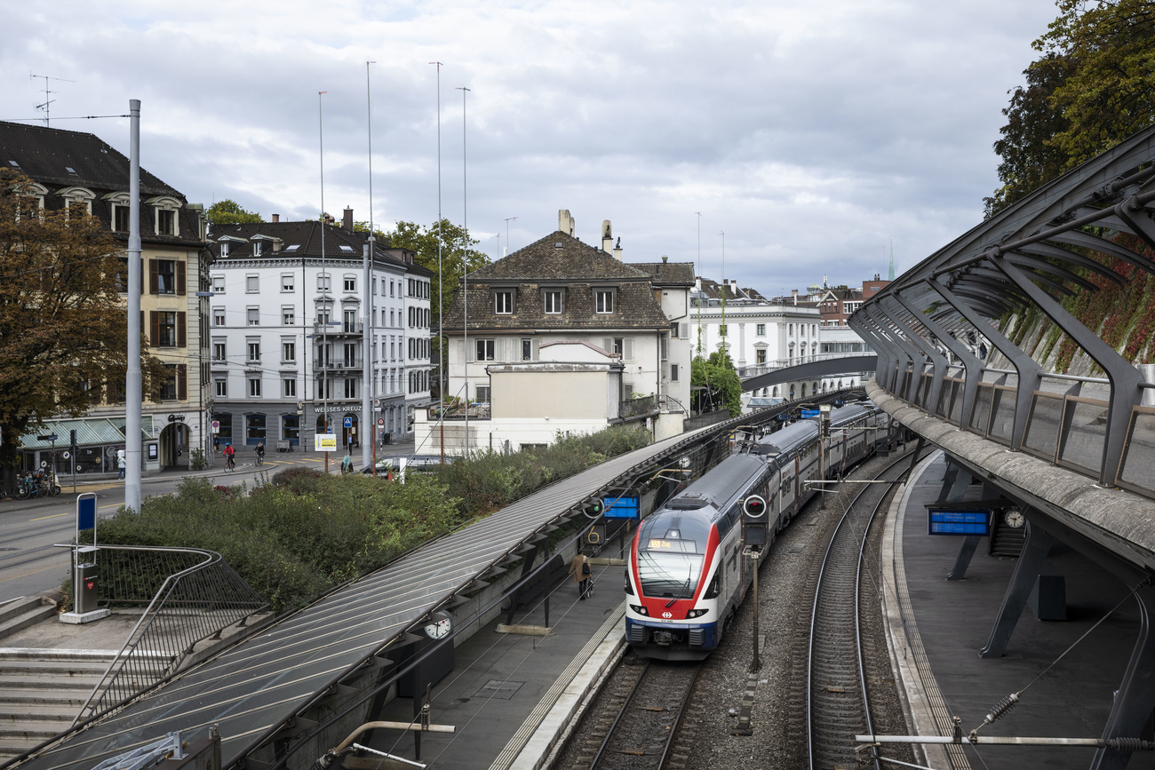 スイス人 電車の利用距離で再び欧州トップに Swi Swissinfo Ch