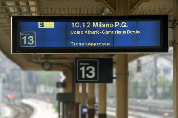 Cadastre-se em italiano indicando que um trem está sendo removido