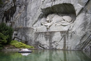 Artist Barbara Kiener at her 24-hour performance Loewnenritt in the pond in front of the Loewenden monument in Lucerne
