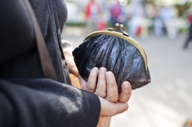 许多受访者都担心情况会继续恶化