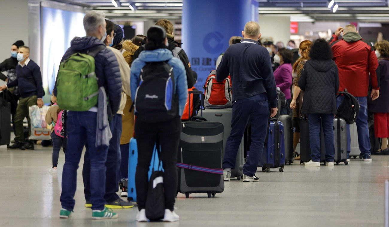 Swiss impose entry ban for travellers from UK and South Africa - Vimarsana News