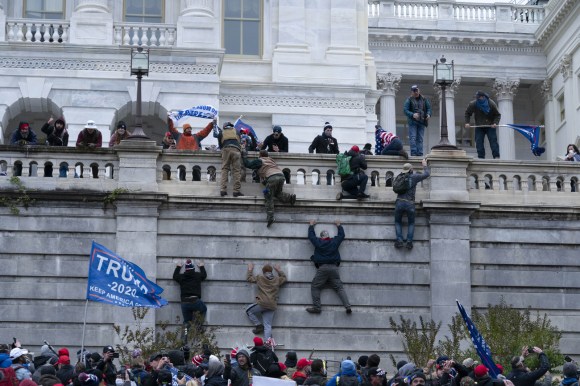Demonstranten stürmen Kapitol