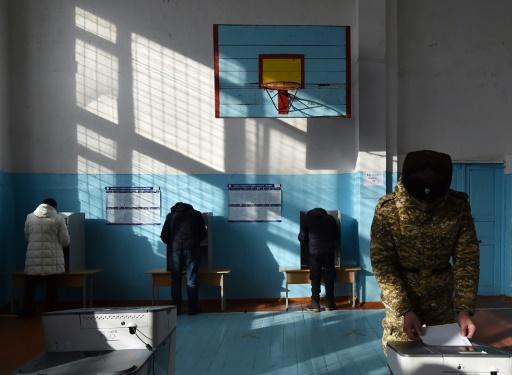El populista Japarov gana elecciones en Kirguistán con mayoría apabullante  - SWI swissinfo.ch
