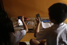 Students use cell phones to carry out online learning amid the Covid-19 pandemic in Banda Aceh, Indonesia, October 20, 2020.