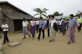 ミャンマー西部の難民キャンプを訪問したクリスティン・シュラーナー・ブルゲナー氏