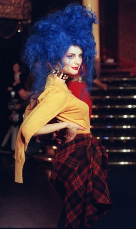 Modelo para Vivian Westwood em 1998