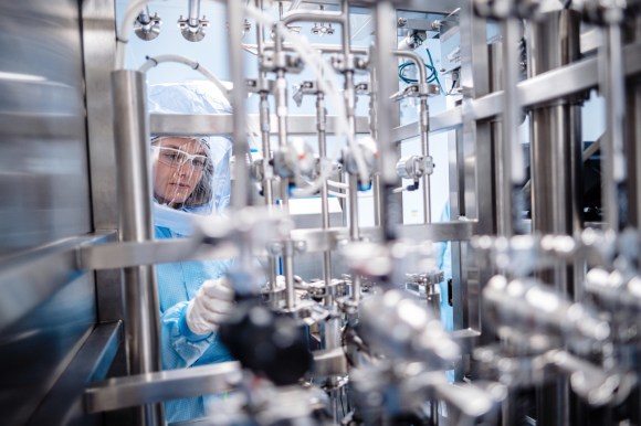 employee at work in the facility for the mRNA prouction in the Biontech factory in Marburg, Germany, 20 January 2021
