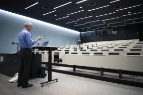 A lecturer holds an online lecture 