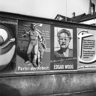 Affiches communistes contre un mur.