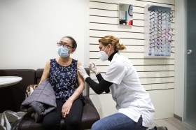 woman gets covid vaccine