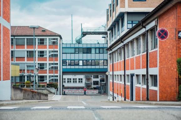 Industrie und Wohngebäude