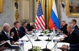 اجتماع الوفدين الأمريكي والروسي