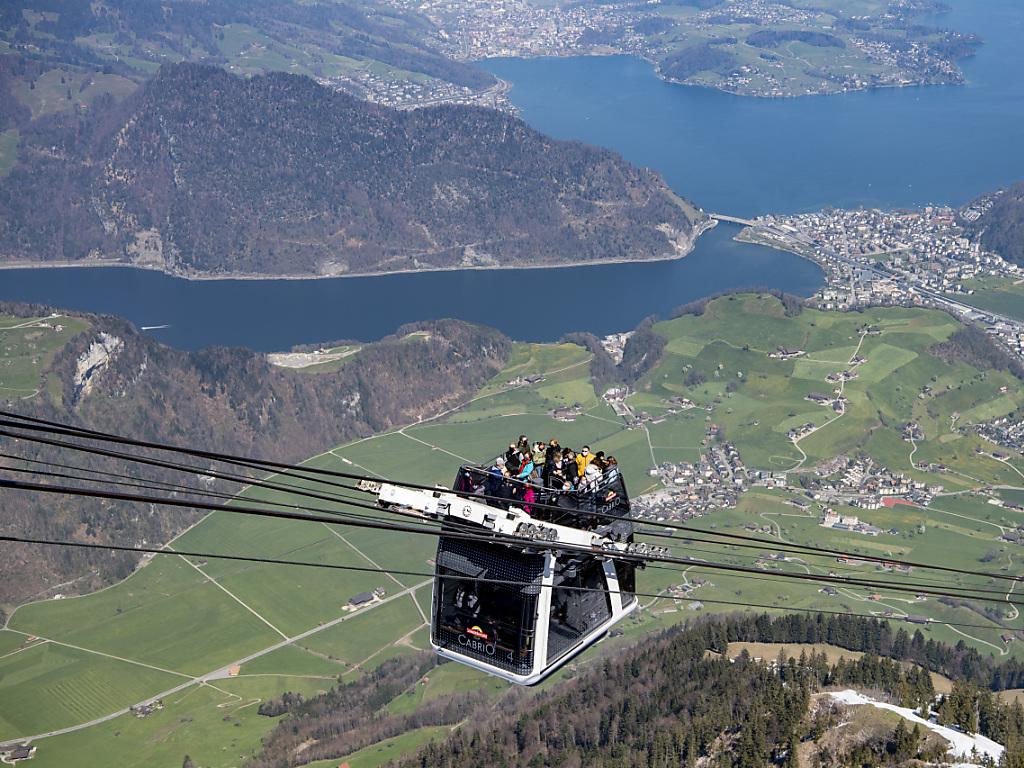 Schweizer Seilbahnen zählen im Sommer auf einheimische Gäste - SWI ...
