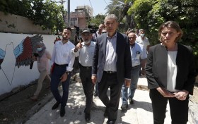 Head of UNRWA Philippe Lazzarini on a visit to Palestinian families in the Sheikh Jarrah neighbourhood, Jerusalem, June 02, 2021 (Keystone / Atef Safadi) Lazzarini on a visit