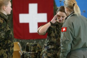 امرأة في صفوف الجيش السويسري