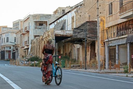 Chipre Pertenece A La Union Europea Turcos y grecochipriotas se dan la mano en la ciudad fantasma de Varosha -  SWI swissinfo.ch