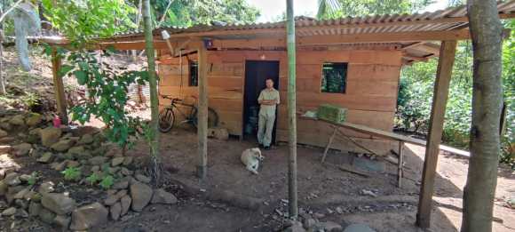 Maison en bois dans la jungle au Nicaragua