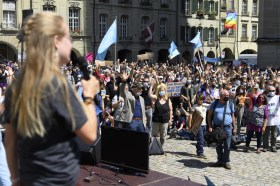 気候変動デモ スイス中銀前で訴え Swi Swissinfo Ch 気候変動デモ スイス中銀前で訴え Swi Swissinfo Ch