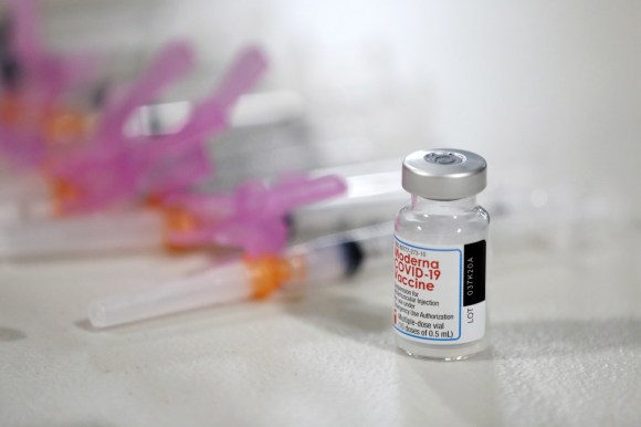 LIttle bottle of Mioderna vaccine and syringes