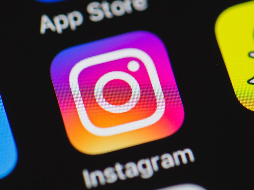 Instagram lässt mehr Kommentare und Anfragen ausblenden SWI swissinfo.ch