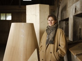 建筑师、艺术史学家、策展人Evelyn Steiner是2021年威尼斯建筑双年展中瑞士沙龙的负责人。