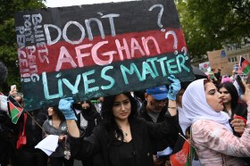 Demonstranten in London gegen die Taliban