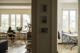 五分之四的瑞士受访者表示，为保证办公效率，他们已经设法在家里置办了合适的办公设施。