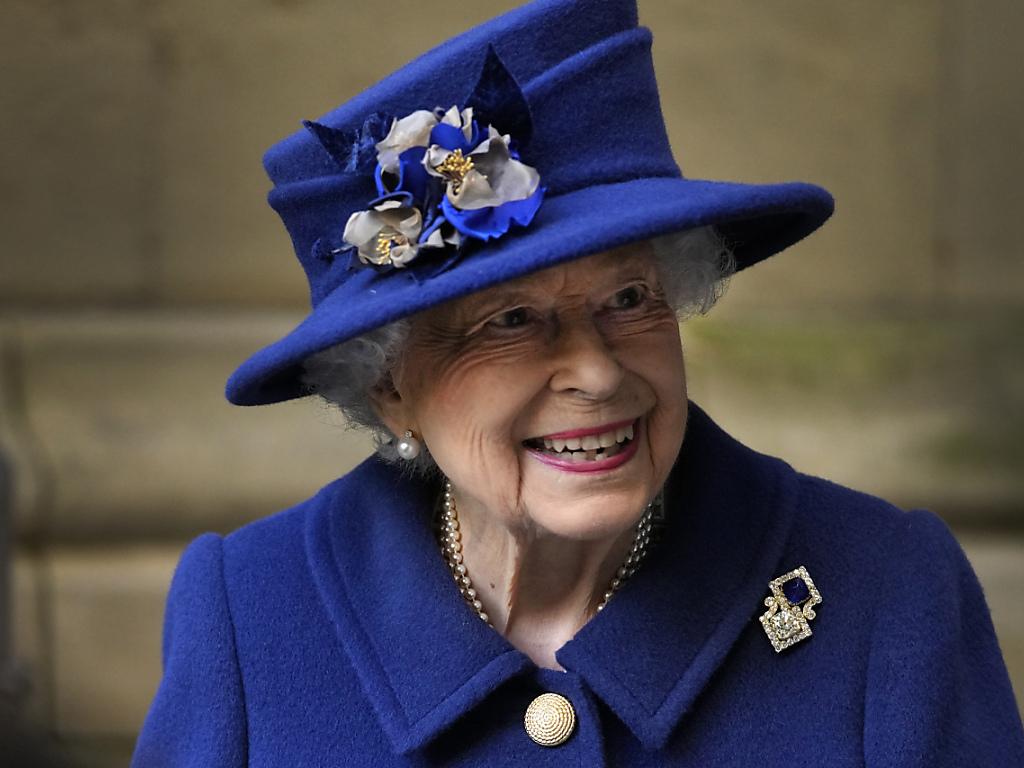 La regina Elisabetta torna in pista: è pronta per la prima uscita pubblica  post-ricovero