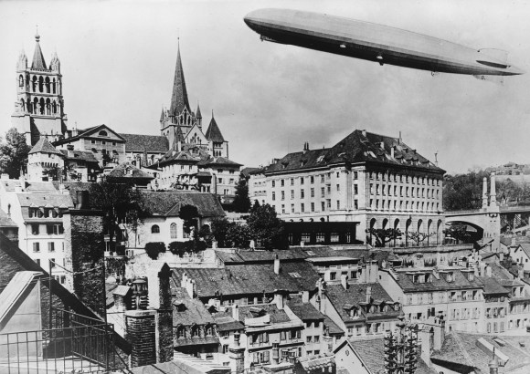 Zeppelin über Lausanne