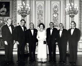 استقبال الملكة إليزابيث الثانية مع مبعوثين من الولايات المتحدة وبريطانيا العظمى وإيران وتركيا وباكستان عام 1968