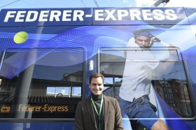 Federer in front of a tram