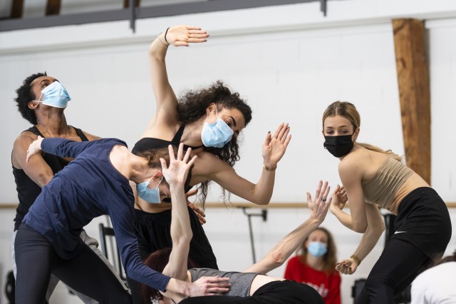 El mundo de la danza rompe su silencio frente al acoso - SWI swissinfo.ch